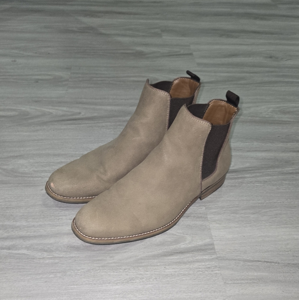 Goodfellow & Co Men's Taupe Chelsea Boots - Picture 2 of 4